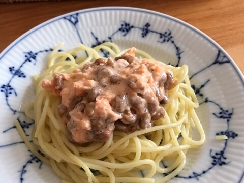 すりおろし人参マヨソースの納豆パスタ